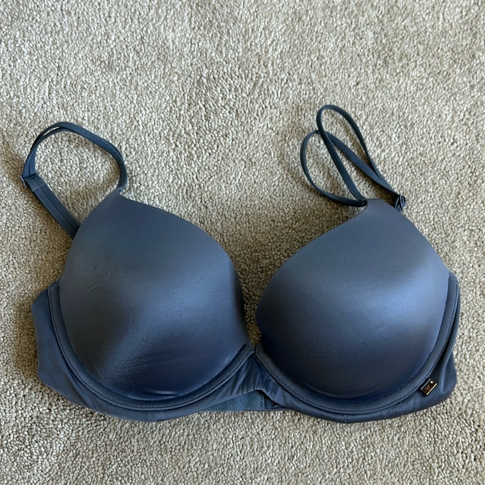 Victoria’s Secret Very Sexy Lightly Lined Plunge Bra